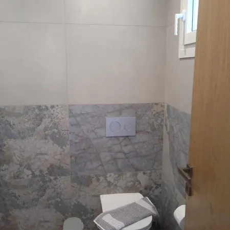 Avra Hotel *
